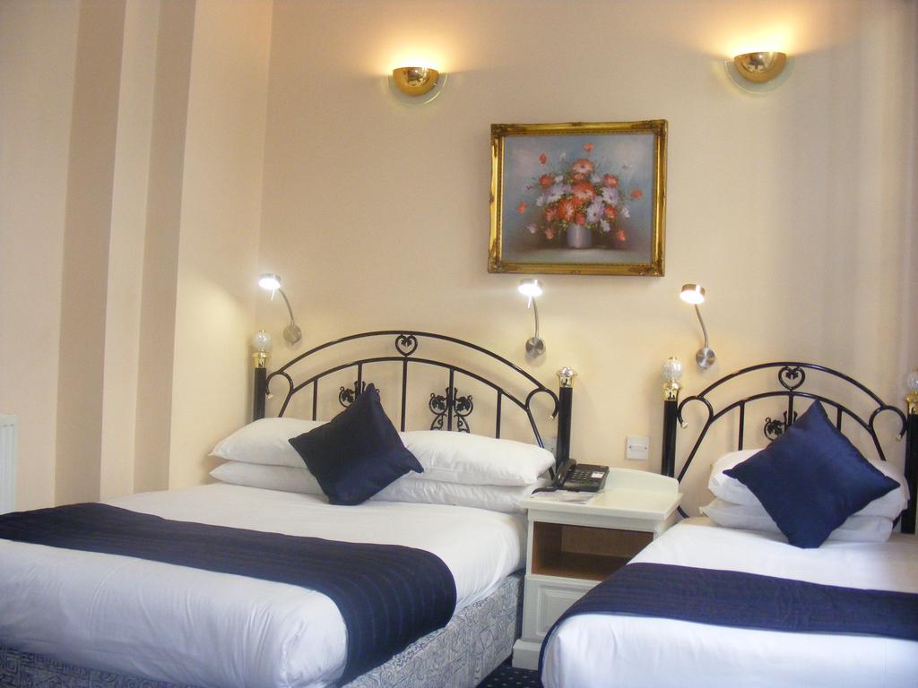 Mermaid Suite Hotel room 5